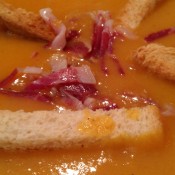 Recette: Velouté de potiron avec des copeaux de jambon et pain grillé